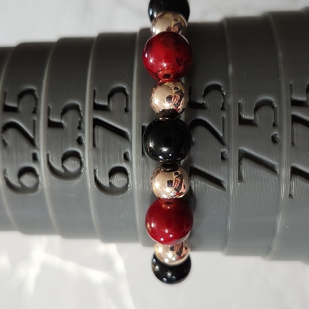 Handmade Red Quartz and Black Beaded Bracelet - Picture 4 of 4